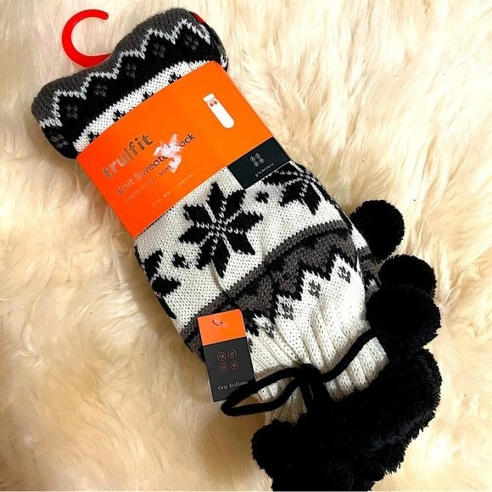 NWT Tru Fit Black & White Knit Sweater Sock Sherpa Lining Grip Bottom